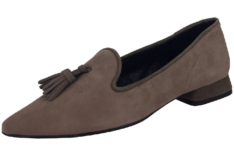 Women's Embroidered Floral Pattern Loafers in Beige for a Spring - Inspired Outfit 1155 - ANTE PARDO / MILITAR Women's Embroidered Floral Pattern Loafers in Beige for a Spring - Inspired Outfit 1155 - ANTE PARDO / MILITAR
