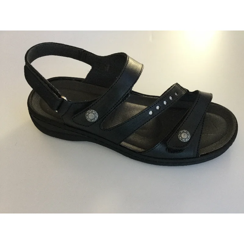 Child - Friendly Women's Sandals with a Secure Buckle in Purple for Moms on the GoBiotime Ava Child - Friendly Women's Sandals with a Secure Buckle in Purple for Moms on the GoBiotime Ava
