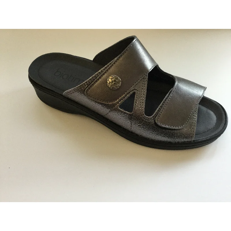 Child - Friendly Women's Sandals with a Secure Buckle in Purple for Moms on the GoBiotime Jenny Child - Friendly Women's Sandals with a Secure Buckle in Purple for Moms on the GoBiotime Jenny