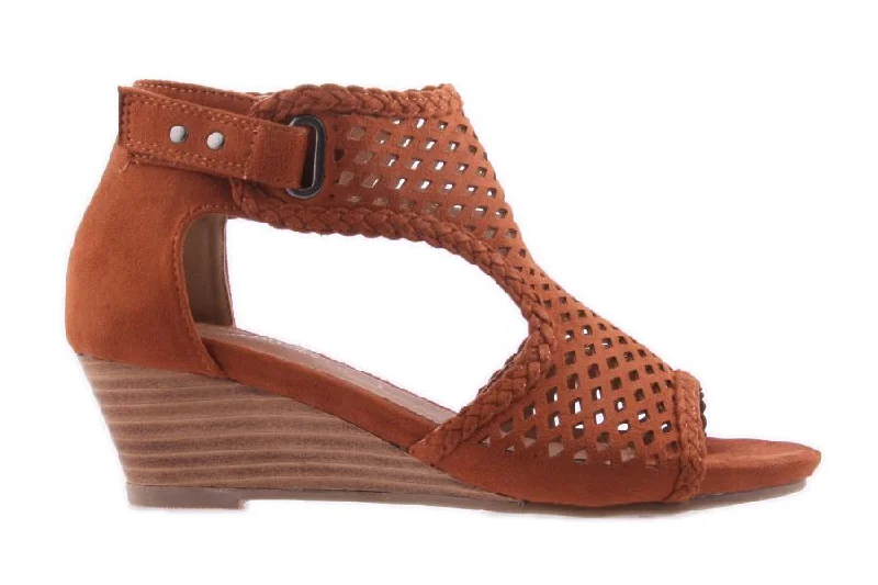 Women's Sandals with a Wedge Heel and a Tassel Detail in Orange for a Trendy LookGREAT TAN Women's Sandals with a Wedge Heel and a Tassel Detail in Orange for a Trendy LookGREAT TAN