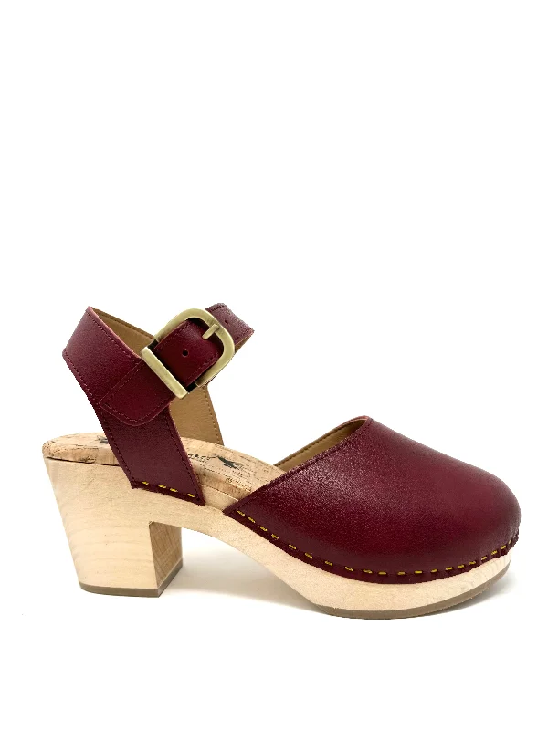 Adjustable Strap Women's Sandals with a Padded Heel in Pink for a Custom FitPepper Clog in Bordeaux from Novacas Adjustable Strap Women's Sandals with a Padded Heel in Pink for a Custom FitPepper Clog in Bordeaux from Novacas