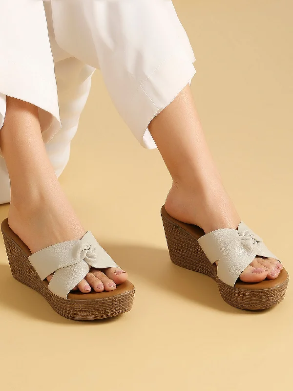 Women's Sandals with a Floral - Printed Upper in Pink for a Feminine Spring LookWomen Grey Wedge Sandals Women's Sandals with a Floral - Printed Upper in Pink for a Feminine Spring LookWomen Grey Wedge Sandals