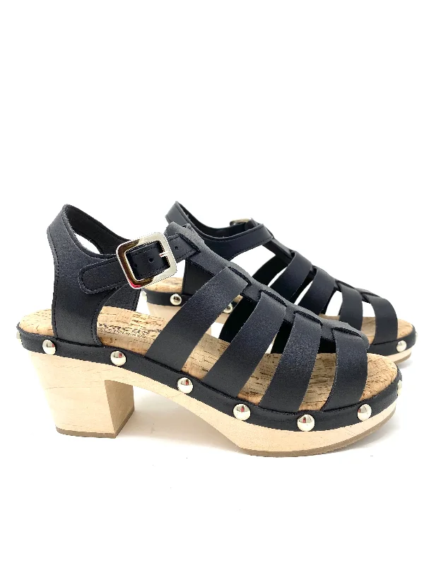 Sustainable Women's Recycled Material Sandals in Beige for Eco - Conscious ShoppersSawyer Clog in Black from Novacas Sustainable Women's Recycled Material Sandals in Beige for Eco - Conscious ShoppersSawyer Clog in Black from Novacas