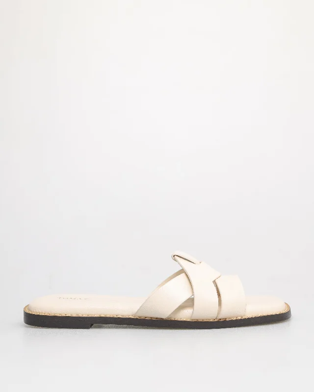 Women's Leather - Strapped Sandals with a Braided Detail in Brown for a Rustic AppealTomaz YX185 Ladies Crossover Sandals (Cream) Women's Leather - Strapped Sandals with a Braided Detail in Brown for a Rustic AppealTomaz YX185 Ladies Crossover Sandals (Cream)