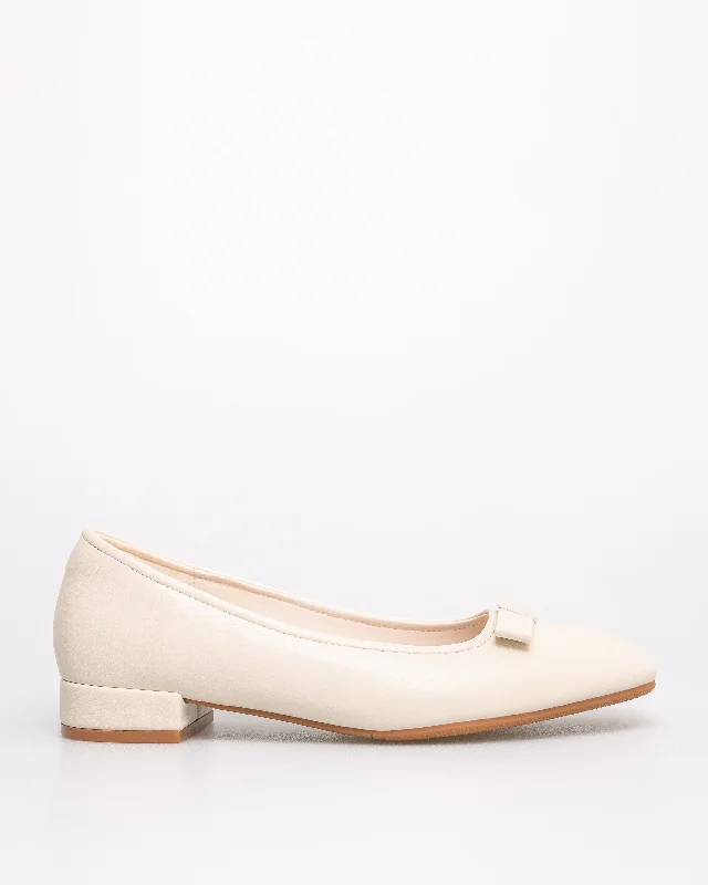 Women's Leather - Strapped Sandals with a Braided Detail in Brown for a Rustic AppealTomaz YX198 Ladies Folded Ribbon Flats (Cream) Women's Leather - Strapped Sandals with a Braided Detail in Brown for a Rustic AppealTomaz YX198 Ladies Folded Ribbon Flats (Cream)