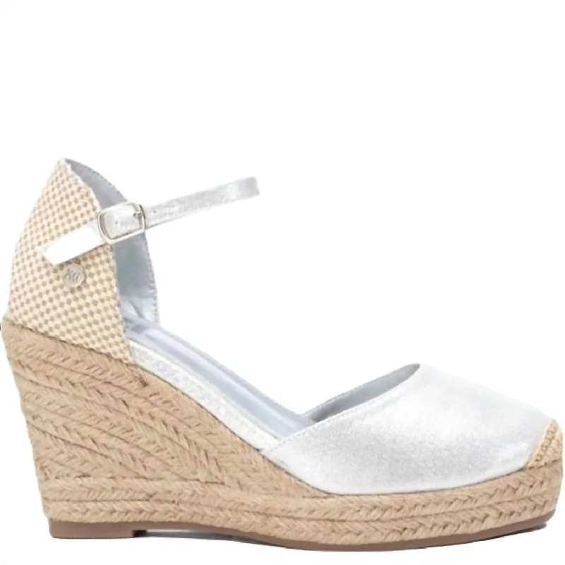 Women's Flat Slide Sandals with a Memory Foam Insole in White for All - Day Comfort Women's Flat Slide Sandals with a Memory Foam Insole in White for All - Day Comfort Waterproof Women's Rubber Beach Sandals with Arch Support in Blue for Water ActivitiesWomen's Wedge Espadrilles In Silver Women's Flat Slide Sandals with a Memory Foam Insole in White for All - Day Comfort Women's Flat Slide Sandals with a Memory Foam Insole in White for All - Day Comfort Waterproof Women's Rubber Beach Sandals with Arch Support in Blue for Water ActivitiesWomen's Wedge Espadrilles In Silver