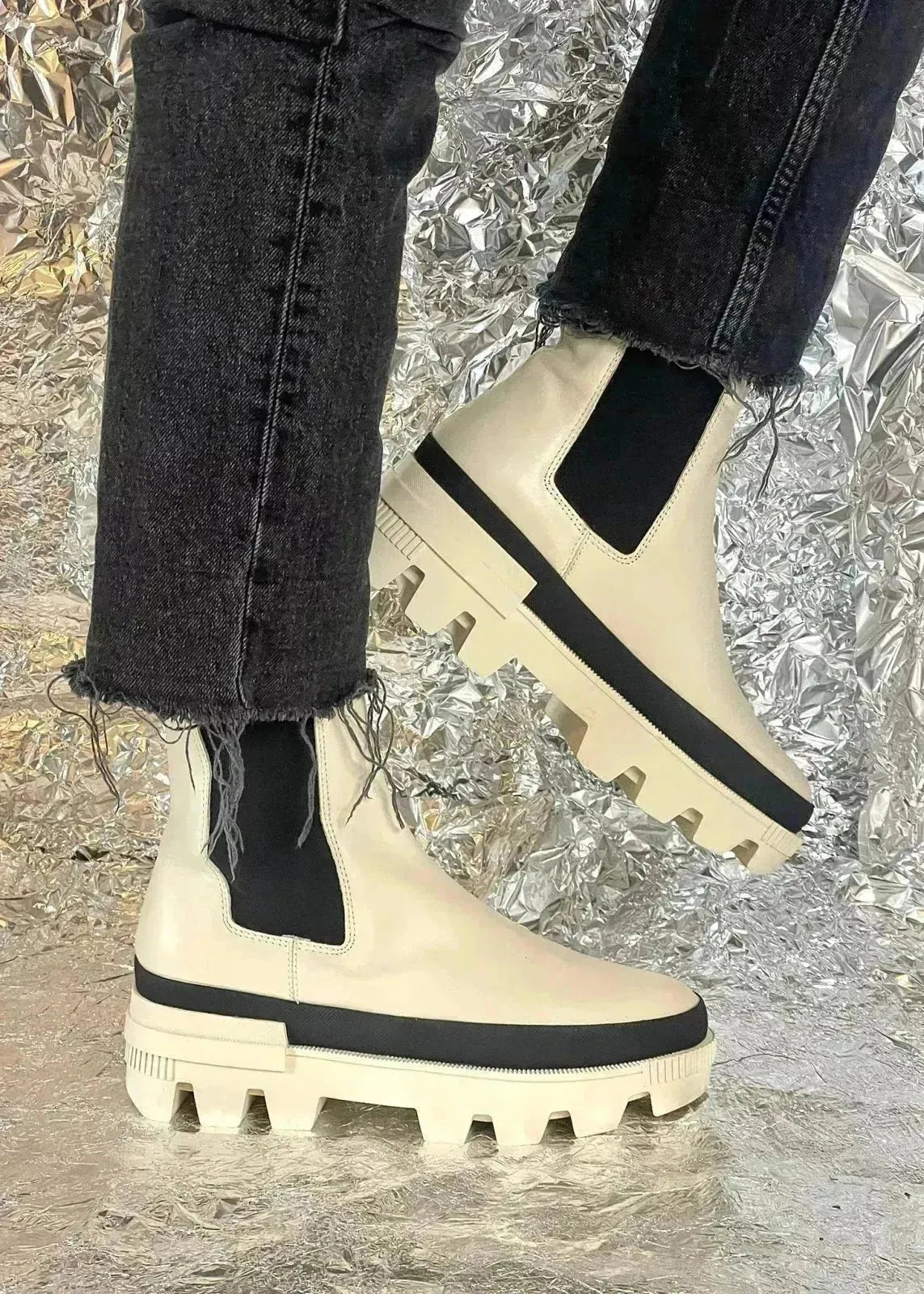 Women's adjustable - strap chunky boots for a custom fitBottines Bibi Lou 830T10VK Off White Women's adjustable - strap chunky boots for a custom fitBottines Bibi Lou 830T10VK Off White