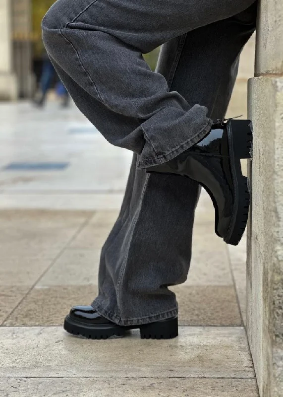Women's buckle - strap chunky boots for a tough lookBottines Bibi Lou Liza patent nero Women's buckle - strap chunky boots for a tough lookBottines Bibi Lou Liza patent nero
