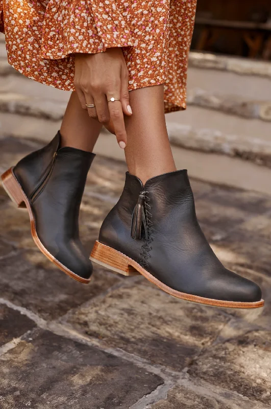 women's booties for urban styleTreasure Leather Ankle Boots